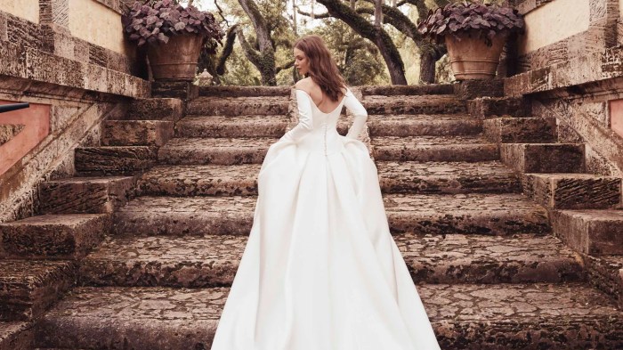 Monique lhuillier designer wedding dresses