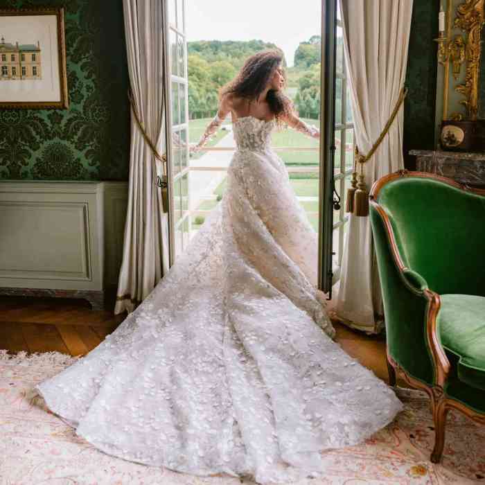 Monique lhuillier wedding dresses