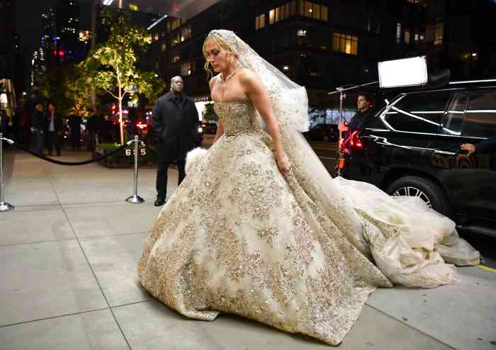 Jennifer lopez wedding dress